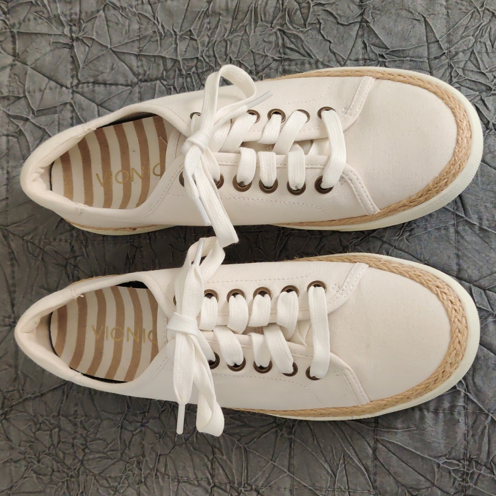 EUC Vionic Sunny Hattie trainer shoes white Sz 6